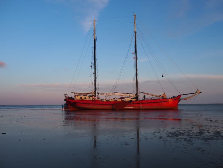 Klipper de Rode Swan foto 1